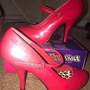 Women’s patten leather Mary Janes